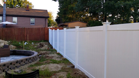 Vinyl privacy fences, vinyl privacy fences, vinyl fencing, MA, RI, affordable vinyl fencing, PVC fences, residential fencing